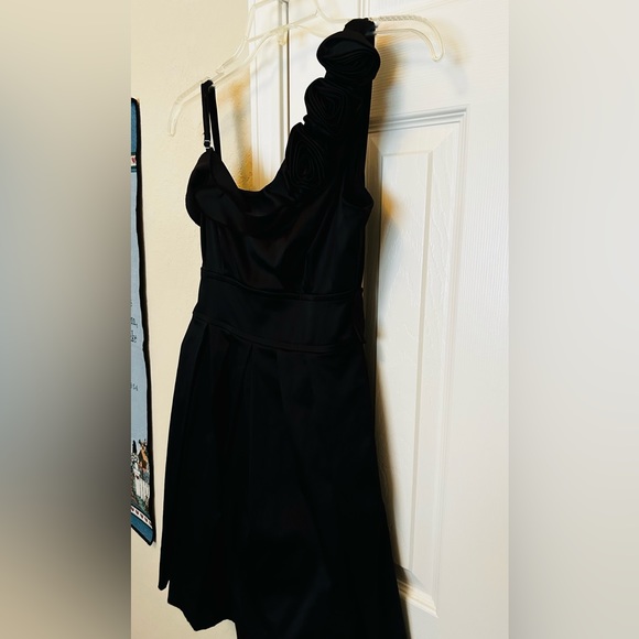 Black Shoulder party dress - Picture 5 of 9